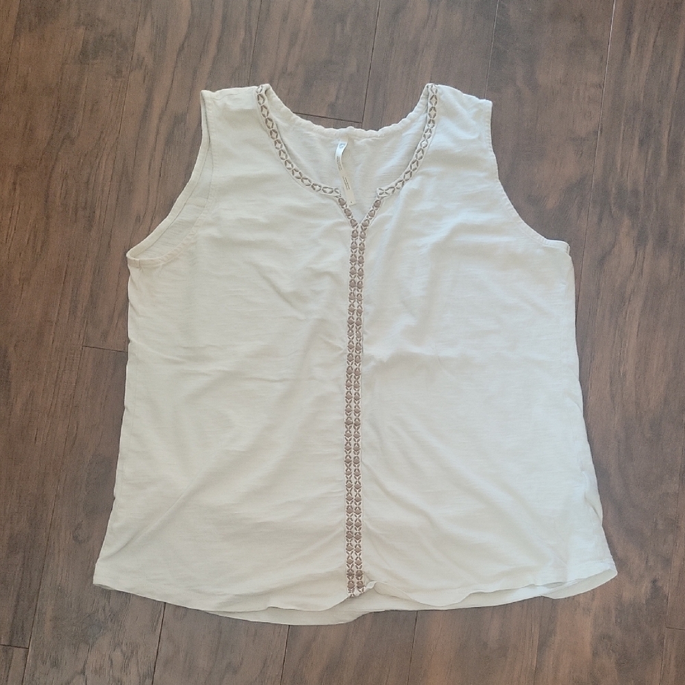 Kuhl Cream Tank Top with Embroidered Center Trim